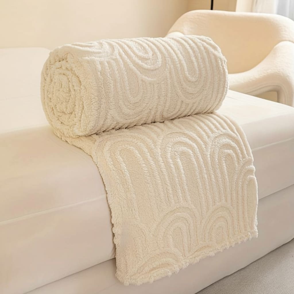 PELARVÅG – mjuk, vågmönstrad plyschpläd