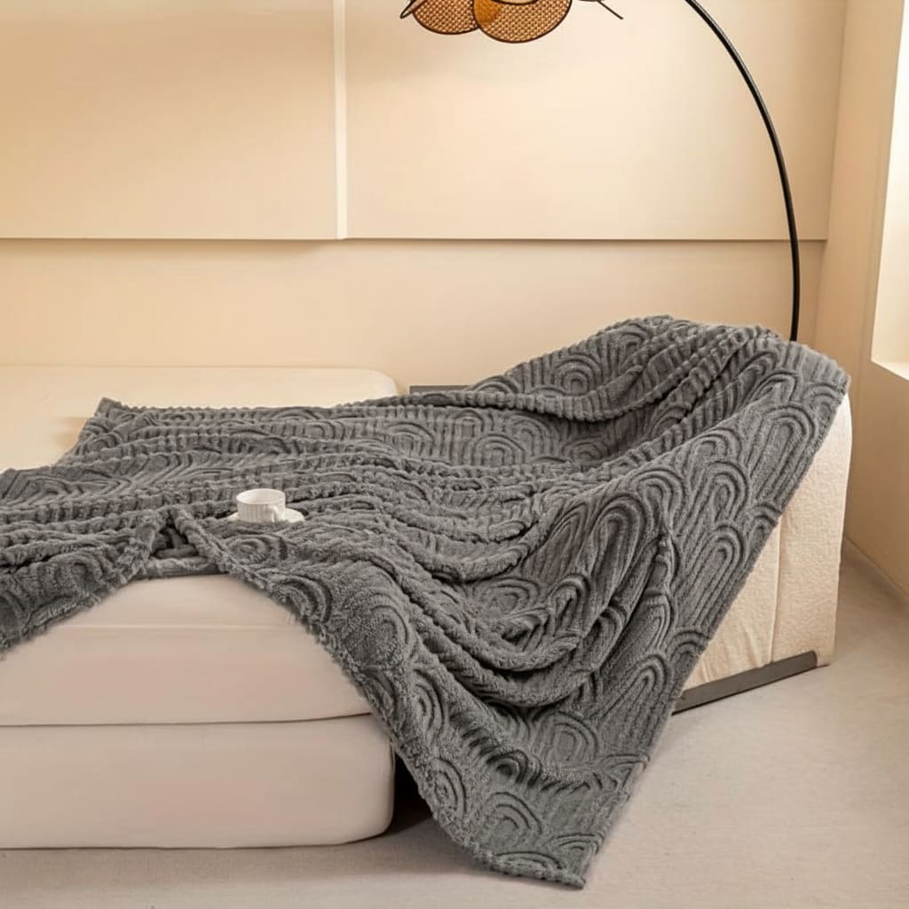 PELARVÅG – mjuk, vågmönstrad plyschpläd